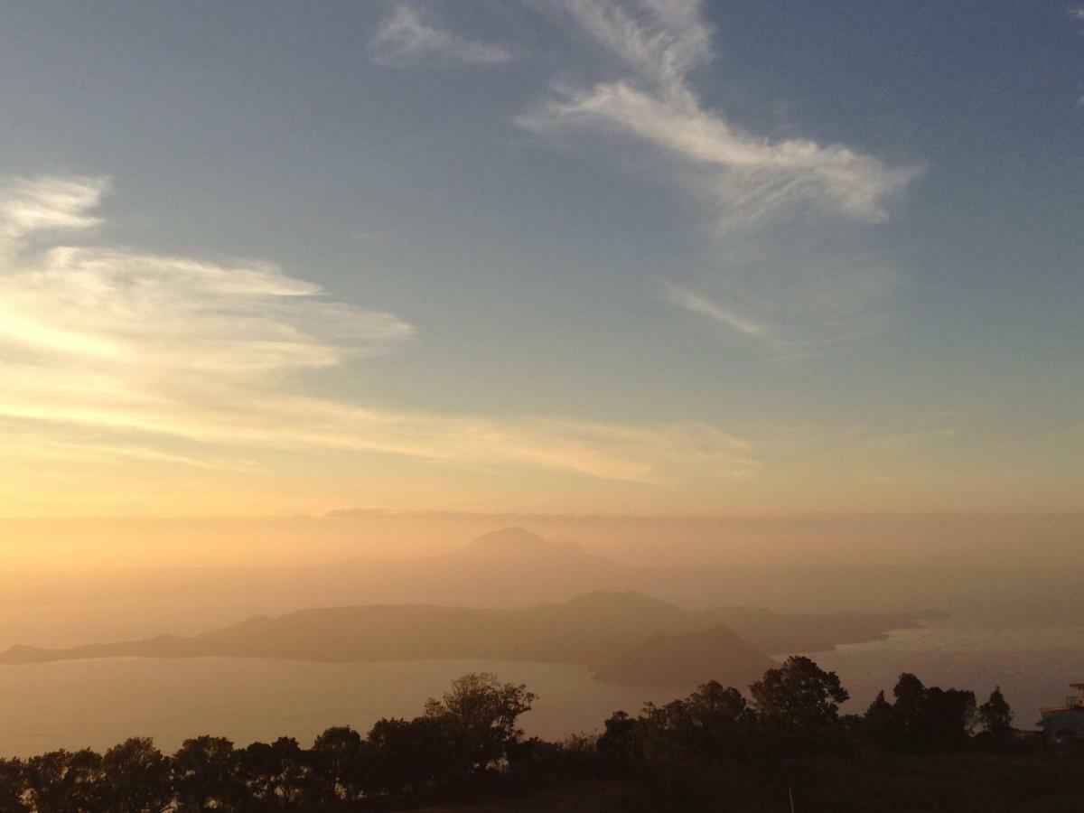 A Breath Taking View Of Taal Lake & Volcano Tagaytay City Εξωτερικό φωτογραφία