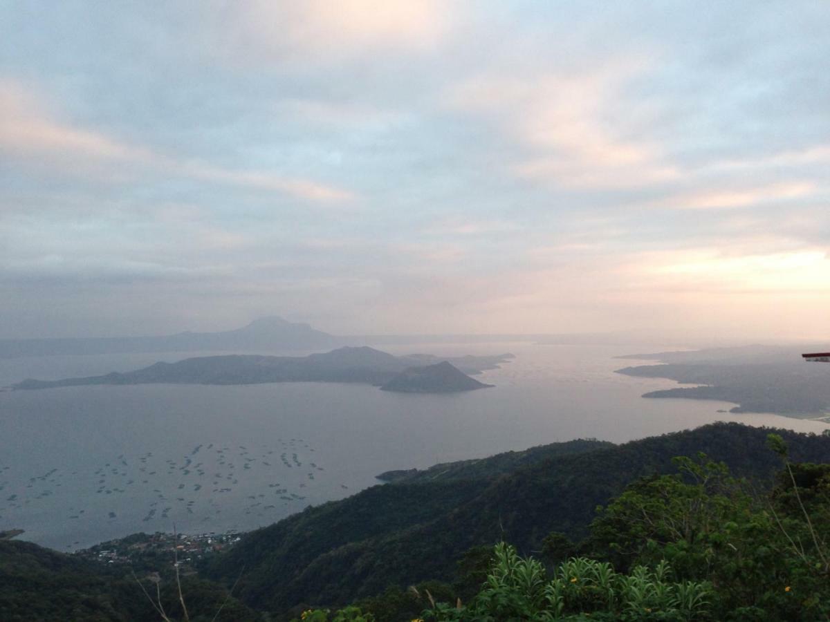A Breath Taking View Of Taal Lake & Volcano Tagaytay City Εξωτερικό φωτογραφία